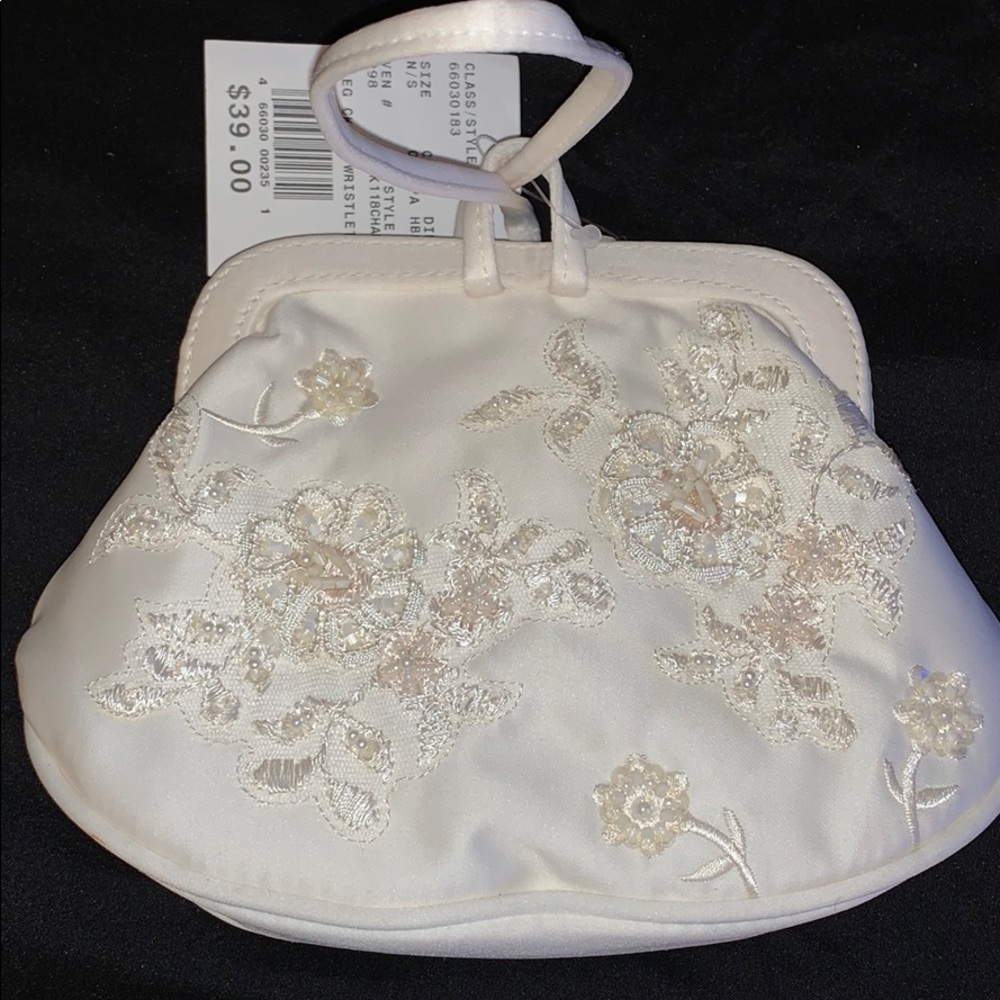 Wristlet purse